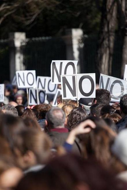 protest march, demonstration, obstruction, Illinois criminal defense attorney, free speech, obstruction of officers